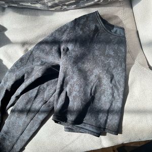 Lululemon cropped long sleeve shirt